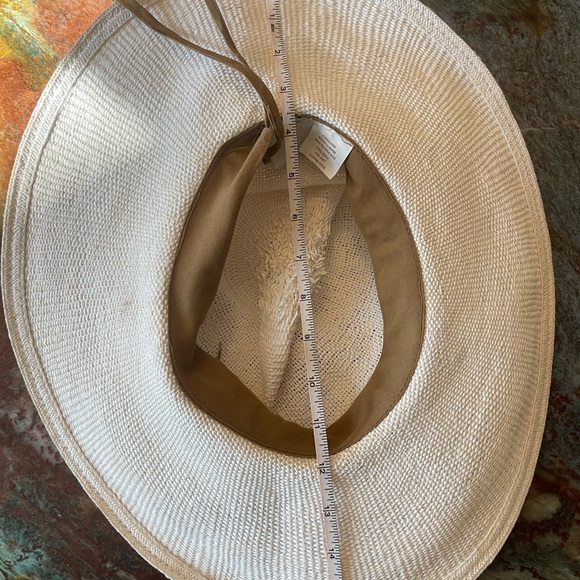 Elegant White Women's Sun Hat - Picture 6 of 7